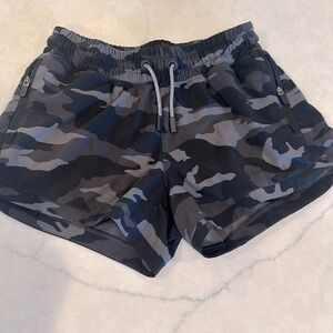 Athleta girls black camo shorts size M/8 to 10